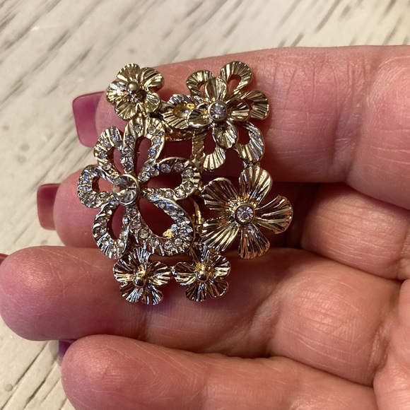 Cézanne Clip Earring, sensitive skin - Picture 4 of 6